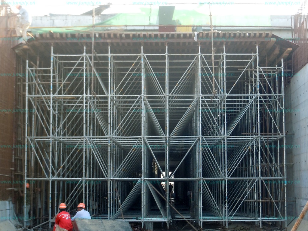 “承插型盤扣式腳手架,高,太高,過高就危險了”